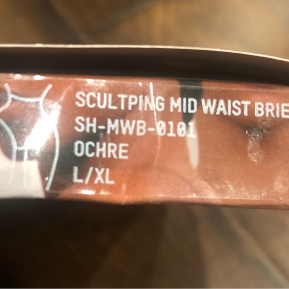 SKIMS Sculpting Mid Waist brief NEW - Picture 6 of 10